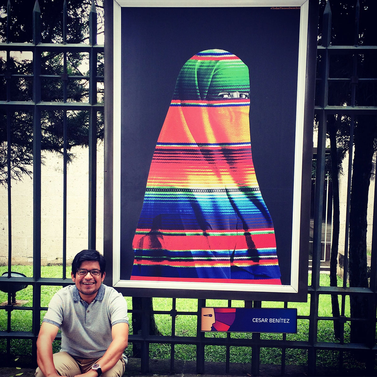 1 / 3 - Coordinador de la Escuela de Diseño Gráfico participa en Expo Colectiva de Carteles