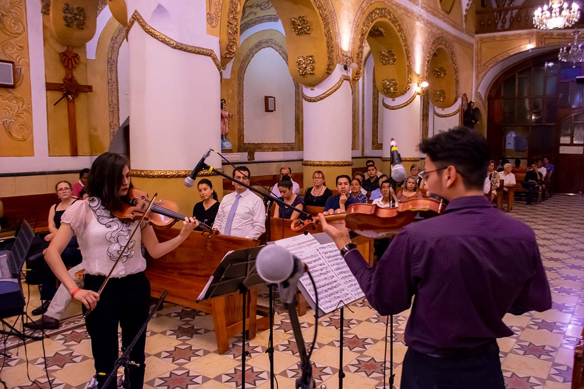 2 / 10 - El talento del Ensamble Clásico Anáhuac hace gala en la Iglesia de San José, la más antigua de Xalapa