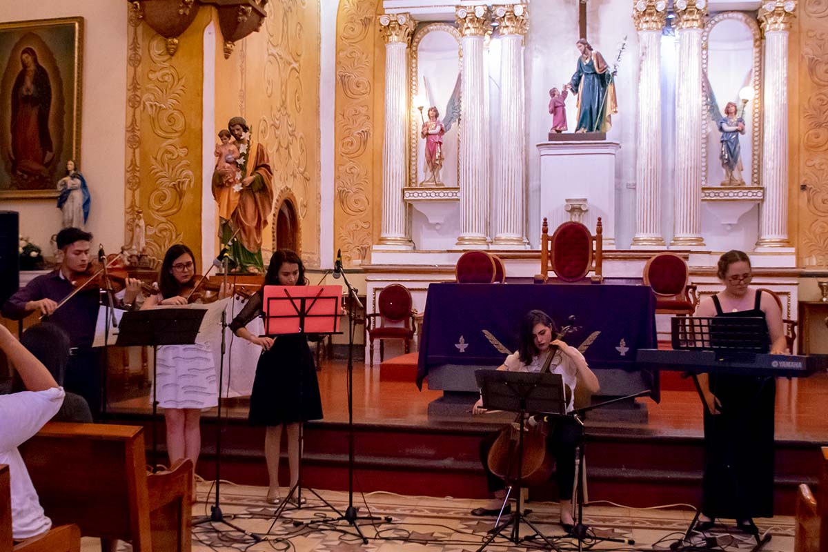 3 / 10 - El talento del Ensamble Clásico Anáhuac hace gala en la Iglesia de San José, la más antigua de Xalapa