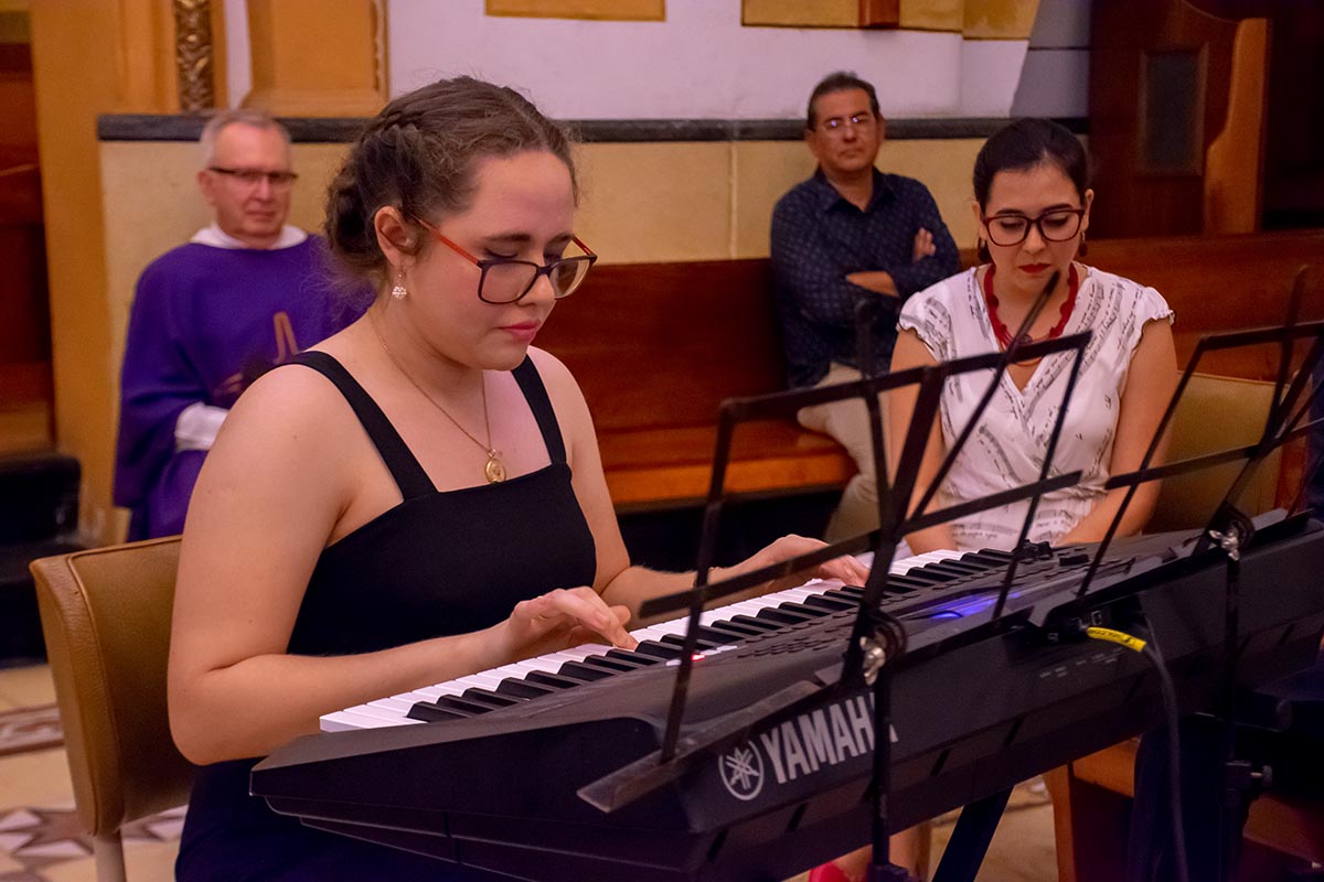 5 / 10 - El talento del Ensamble Clásico Anáhuac hace gala en la Iglesia de San José, la más antigua de Xalapa