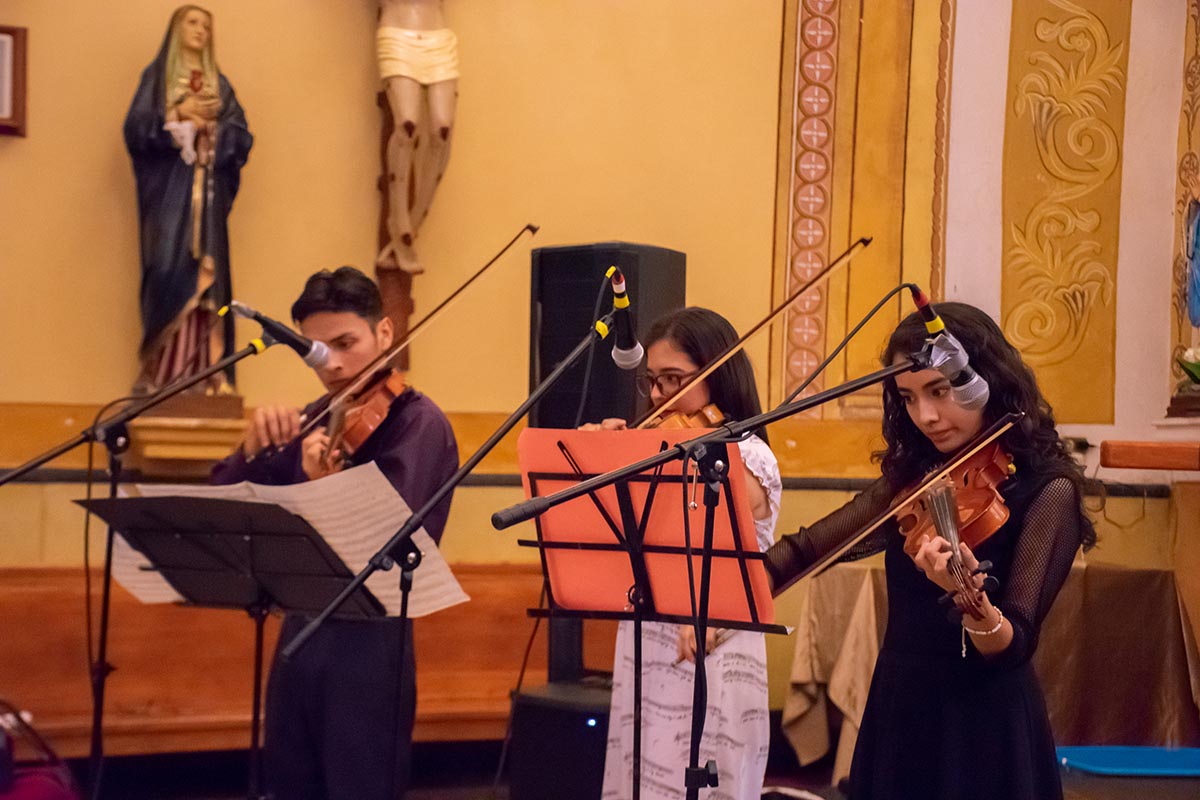 6 / 10 - El talento del Ensamble Clásico Anáhuac hace gala en la Iglesia de San José, la más antigua de Xalapa