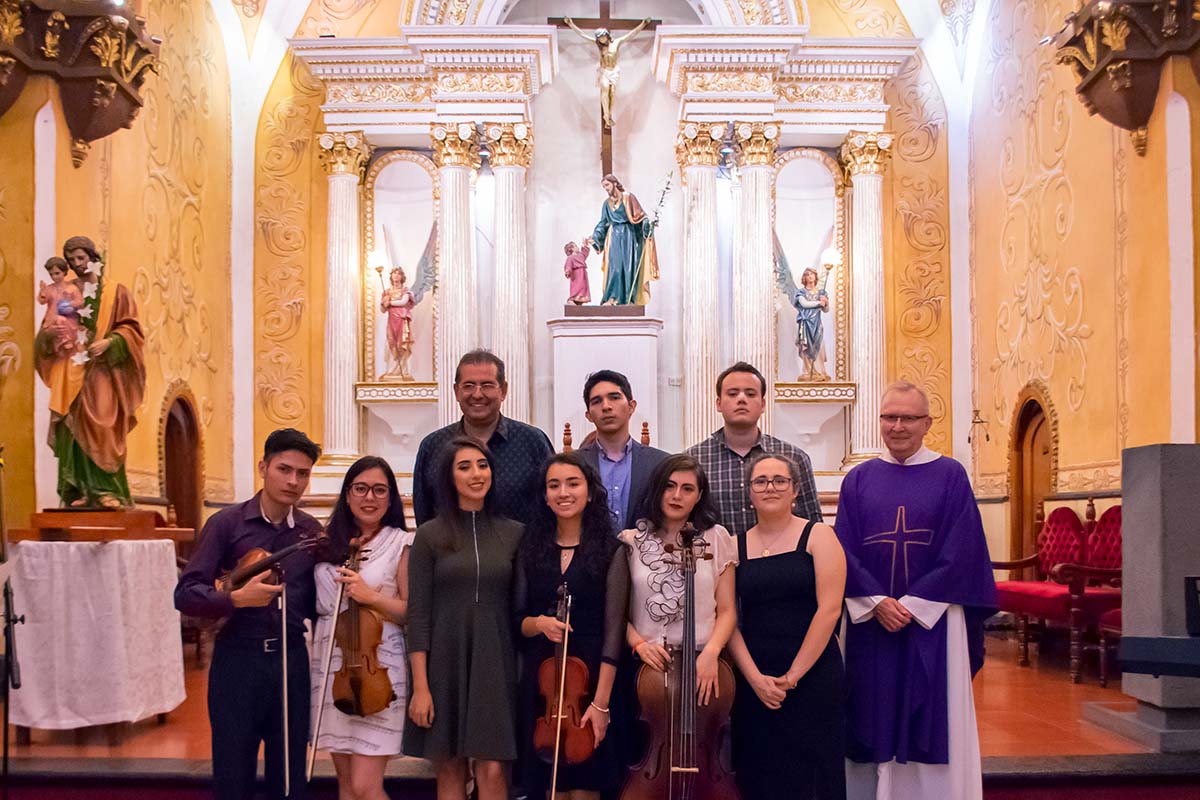 9 / 10 - El talento del Ensamble Clásico Anáhuac hace gala en la Iglesia de San José, la más antigua de Xalapa