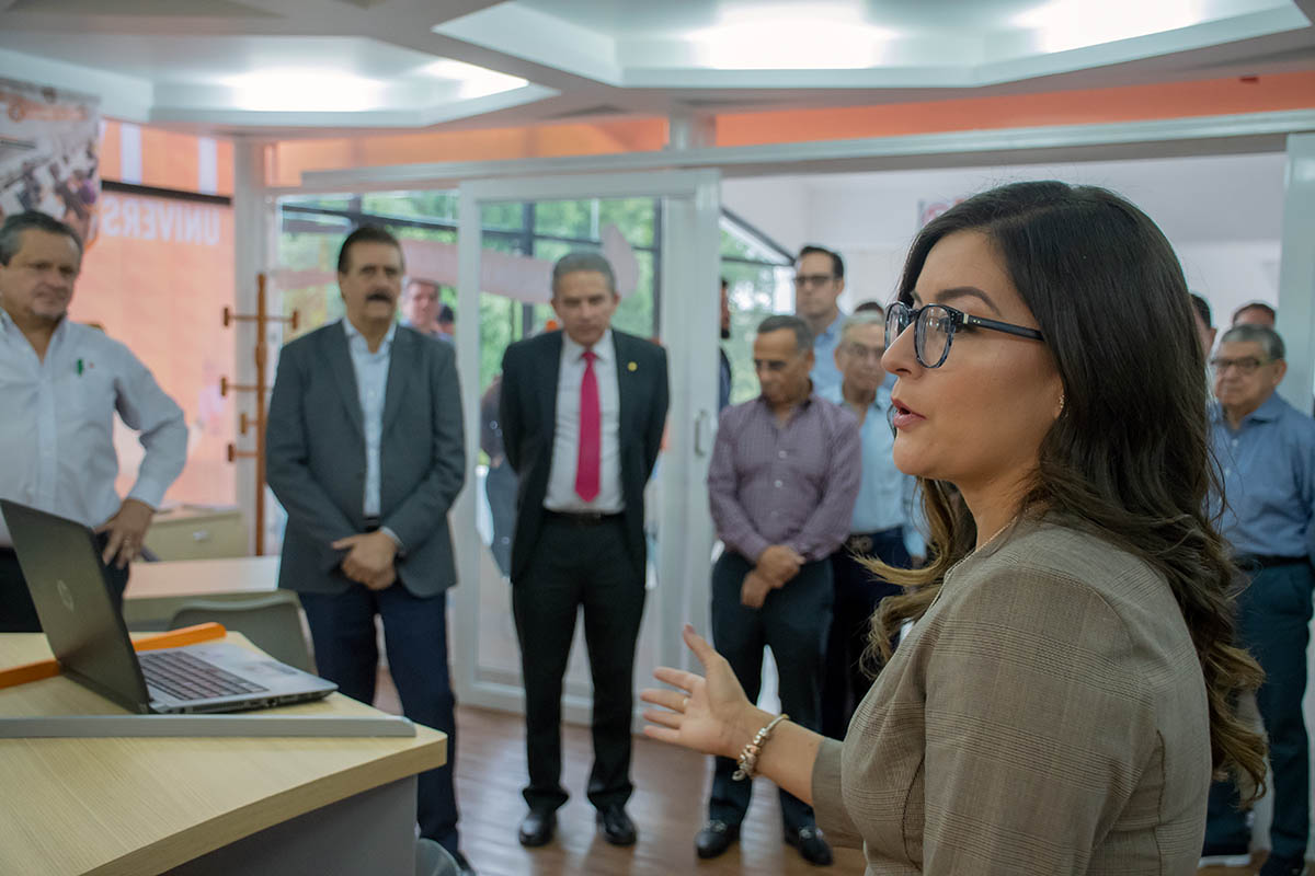 2 / 7 - Mtra. Monserrat Miranda Sánchez, directora de APREU y Comunicación Institucional.