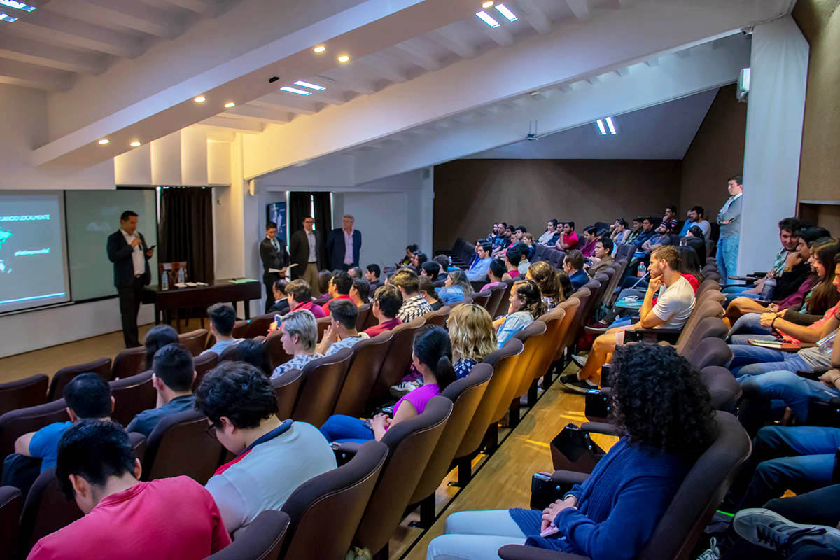 1 / 2 - Visita de la Presidenta Nacional de COPARMEX Jóvenes