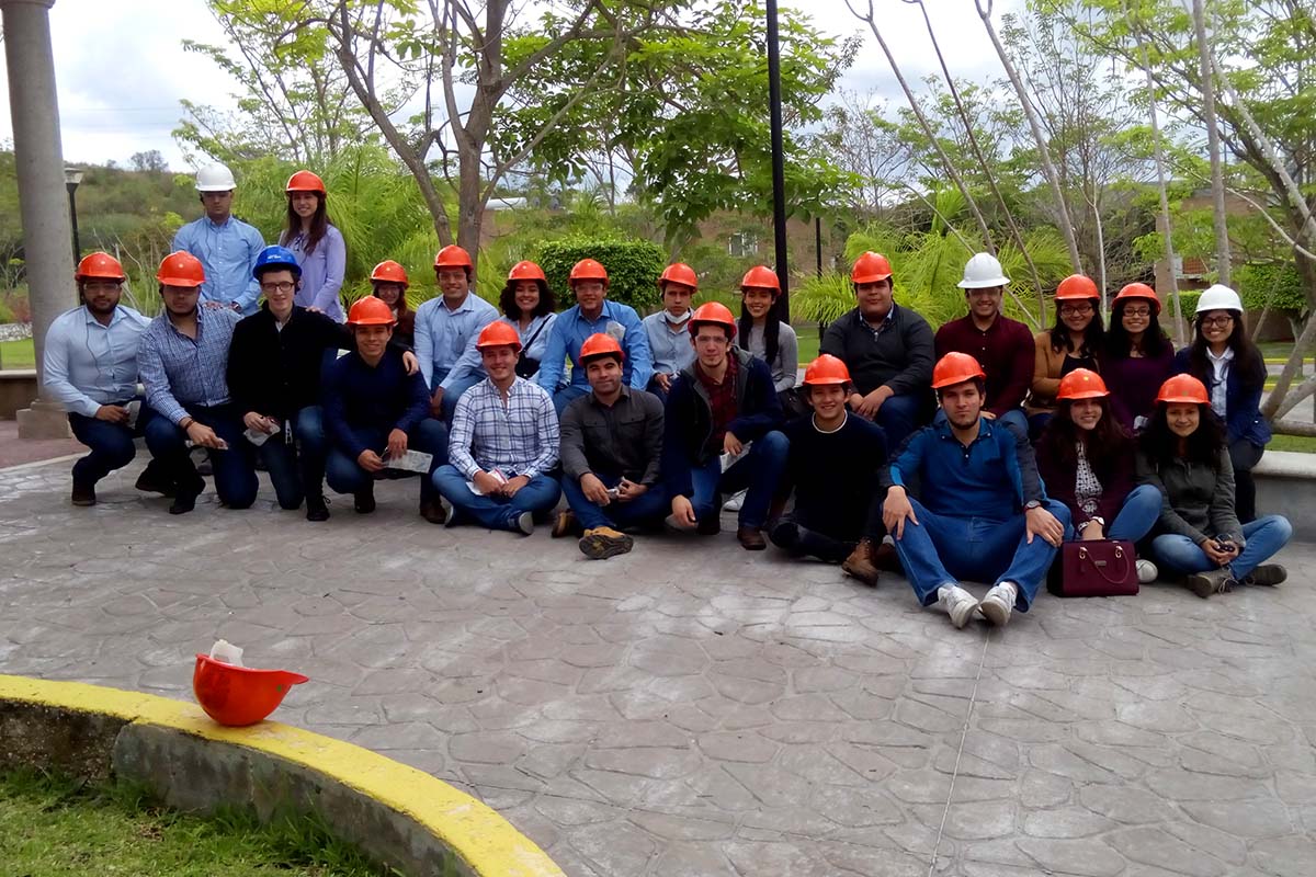 2 / 3 - Alumnos de Administración visitan la Planta de Cementos Moctezuma