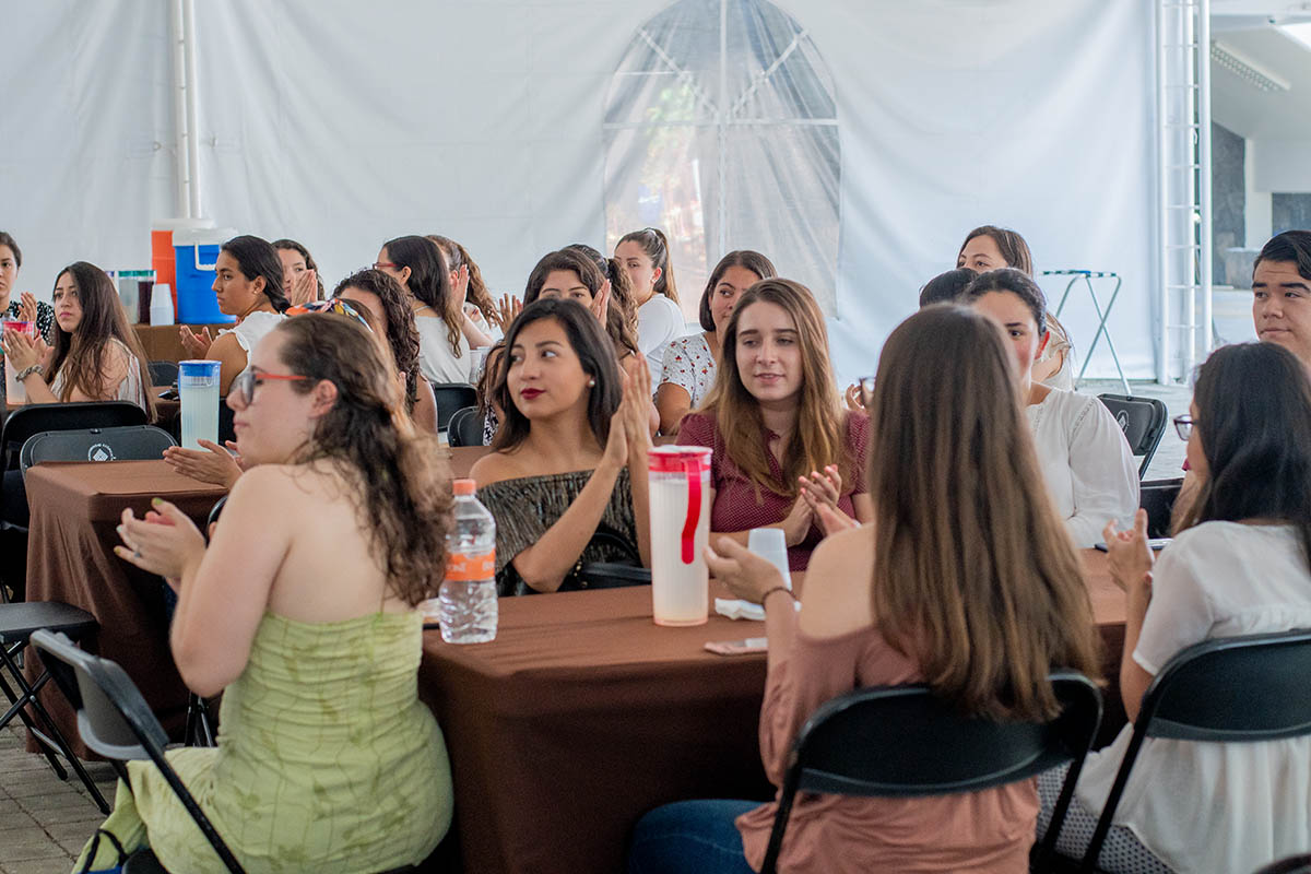 1 / 12 - Oficina de Internacionalización Reconoce a Alumnos Internacionales