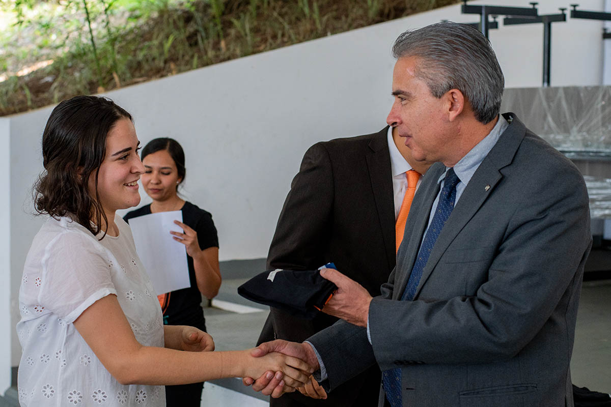 4 / 12 - Oficina de Internacionalización Reconoce a Alumnos Internacionales