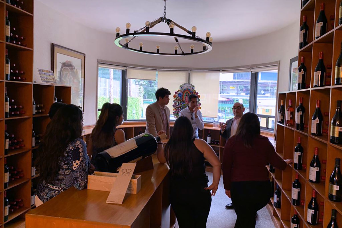 1 / 3 - Visita a la Boutique de Vinos L.A. Cetto