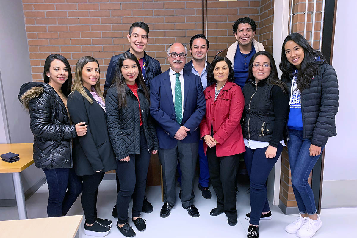 4 / 9 - Alumnos de la Universidad Anáhuac Xalapa viajaron a España para realizar Estudios en Alta Dirección