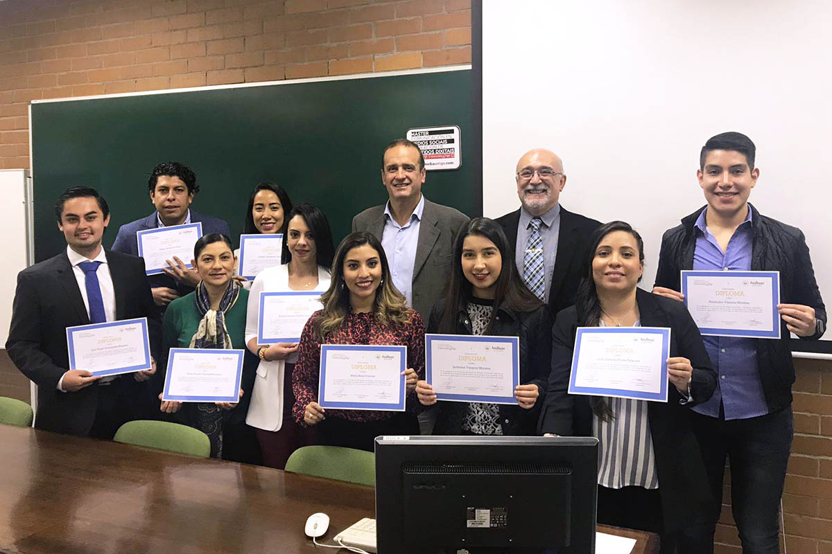 9 / 9 - Alumnos de la Universidad Anáhuac Xalapa viajaron a España para realizar Estudios en Alta Dirección