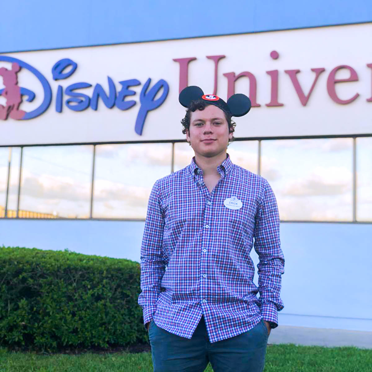 1 / 3 - Exitoso Representante de Ingeniería Mecatrónica en Disney ICP