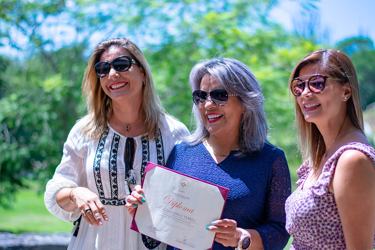 18 / 26 - Felicitaciones a la Comunidad de Extensión Universitaria