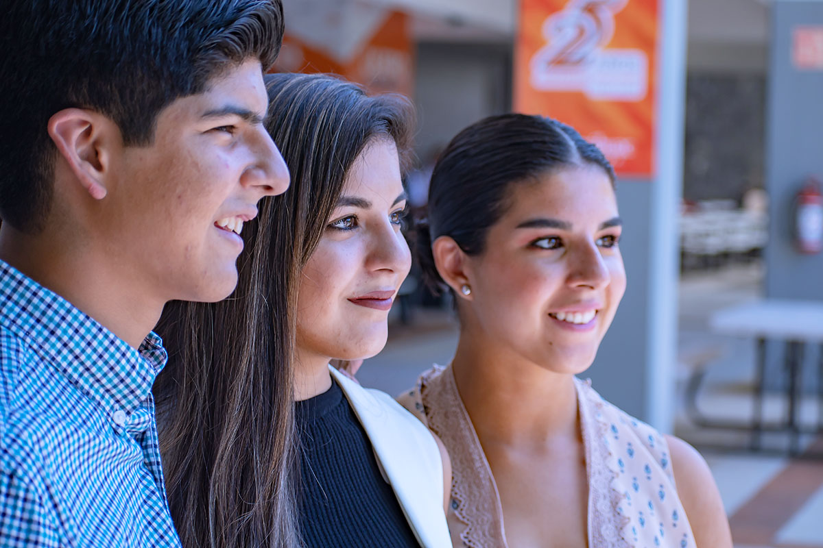 21 / 26 - Felicitaciones a la Comunidad de Extensión Universitaria