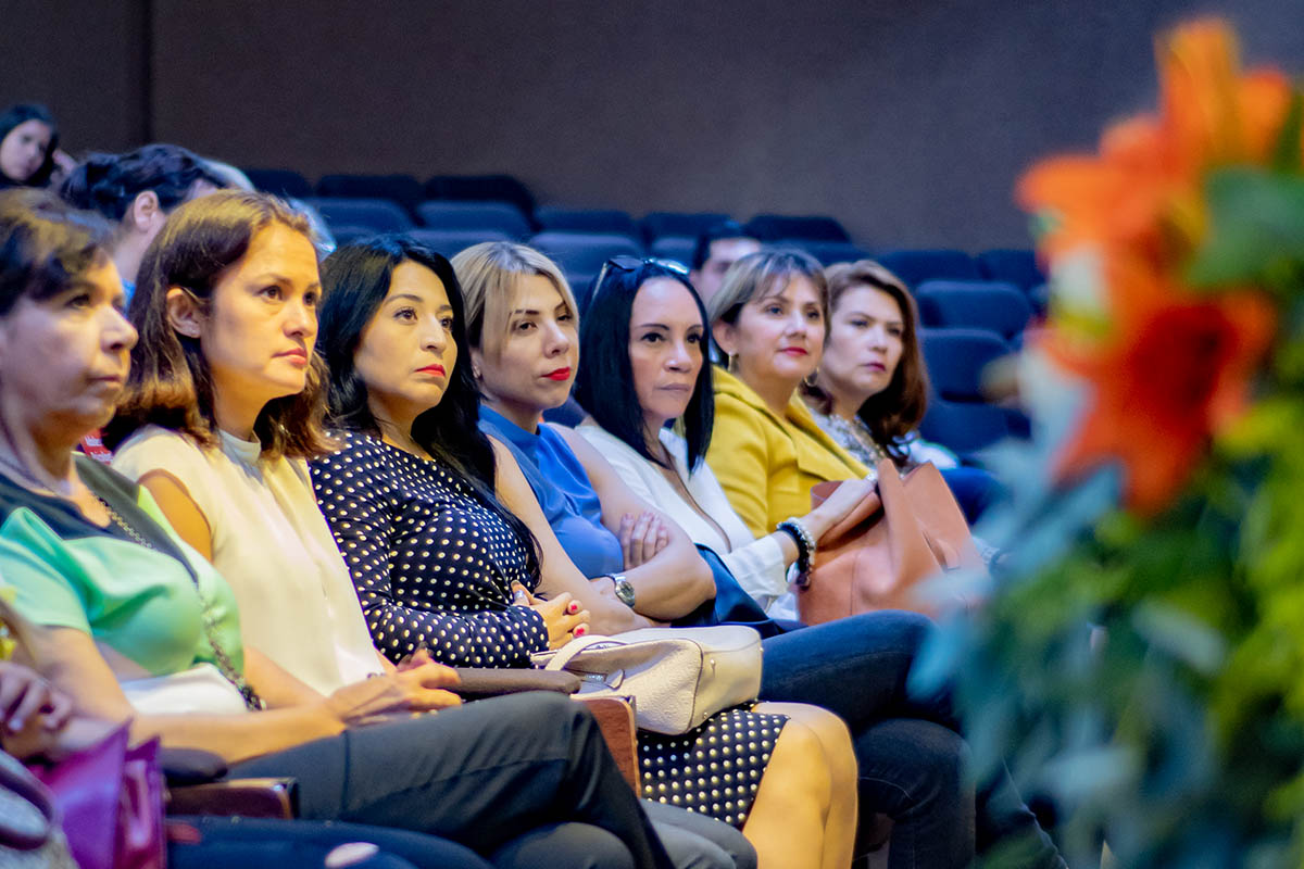 2 / 24 - Clausura de los Diplomados en Tanatología y Adolescencia: Psicología del Joven Actual