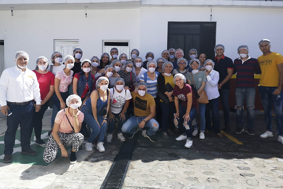 4 / 4 - Alumnos realizan Visita Empresarial a Mole Xiqueño