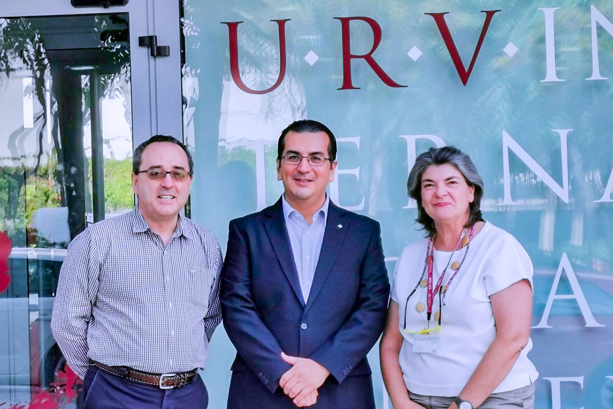 1 / 2 - Firma de Convenio de Colaboración con la Universidad Rovira i Virgili, España