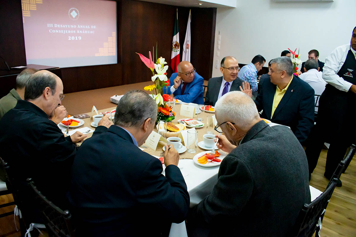 2 / 6 - III Edición del Desayuno para Consejeros Consultivos Anáhuac