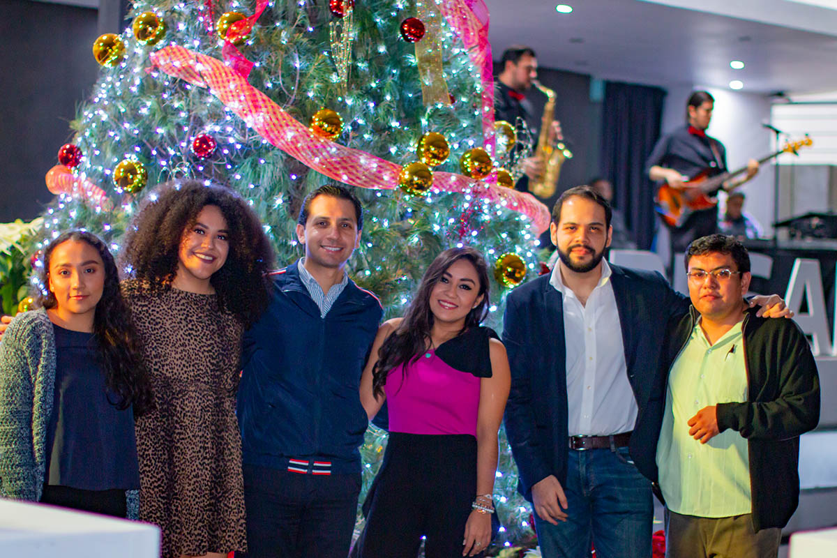 12 / 19 - Brindis Navideño de Egresados 2019: Back to the Beginning