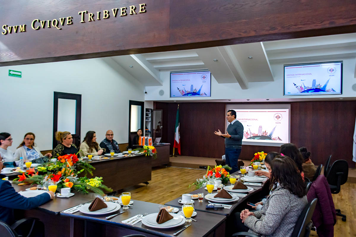 1 / 7 - Desayuno con Familias Internacionales Anáhuac Xalapa