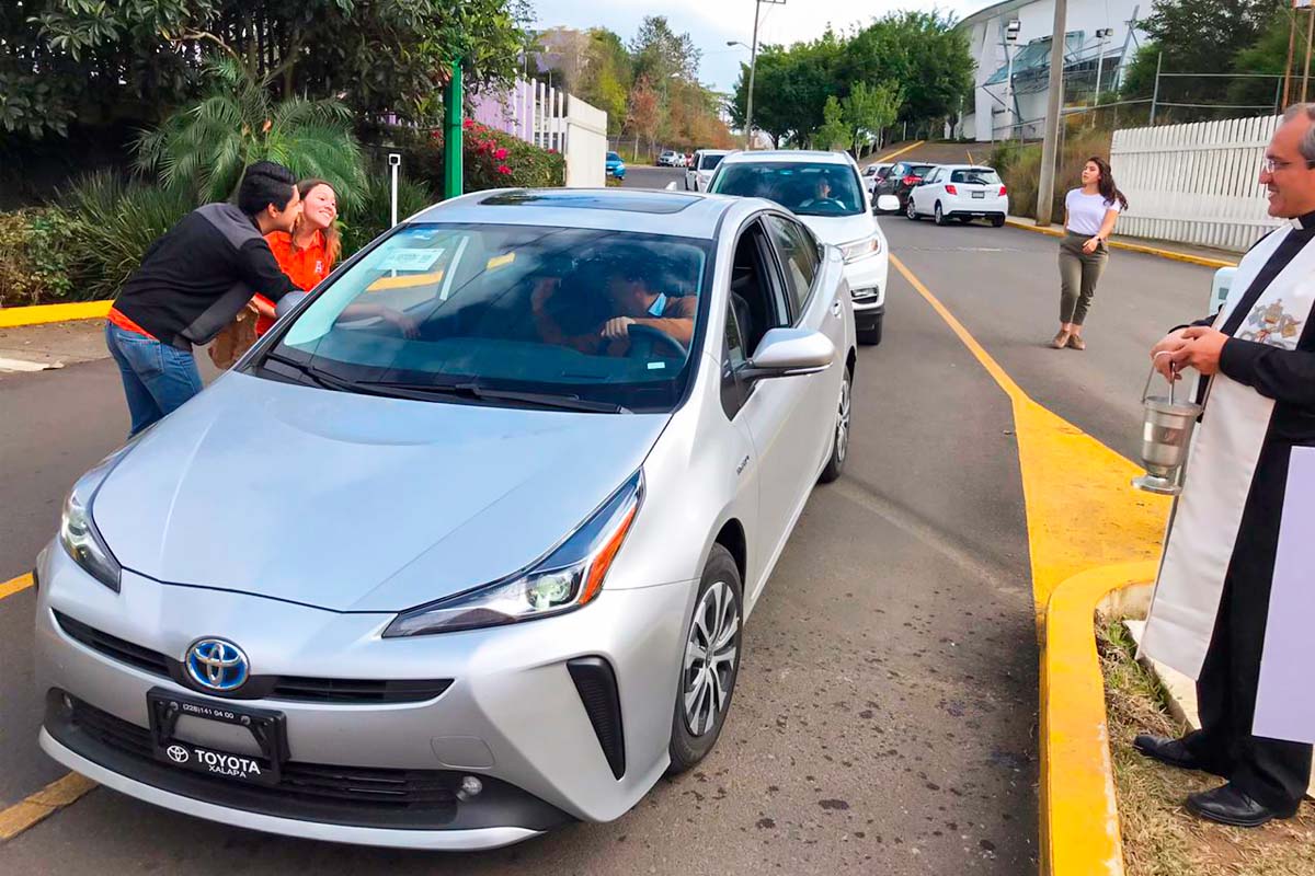 2 / 5 - Primera Jornada de Bendición de Coches en la Anáhuac