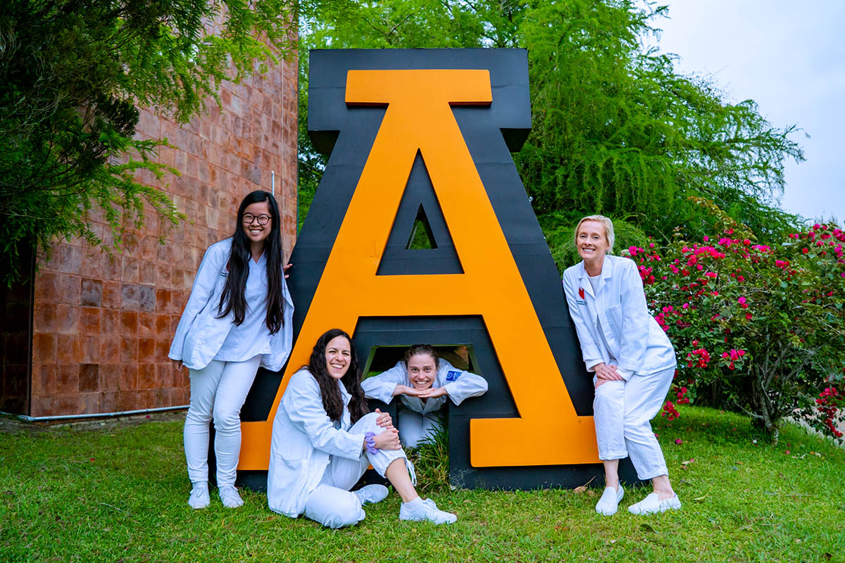 3 / 5 - Despedida de Alumnas Visitantes del University of Nebraska Medical Center