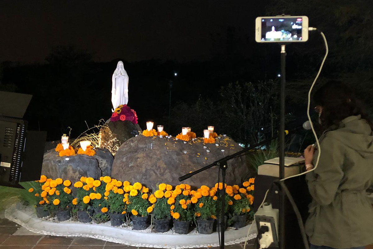 6 / 7 - FESAL y Gaudium a los Pies de la Virgen María