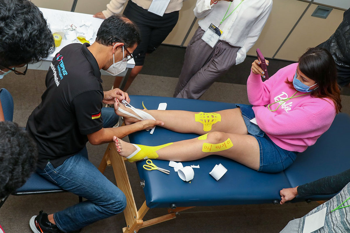 3 / 6 - Alumnos de Terapia Física y Rehabilitación Asisten a Congreso Internacional COFIR