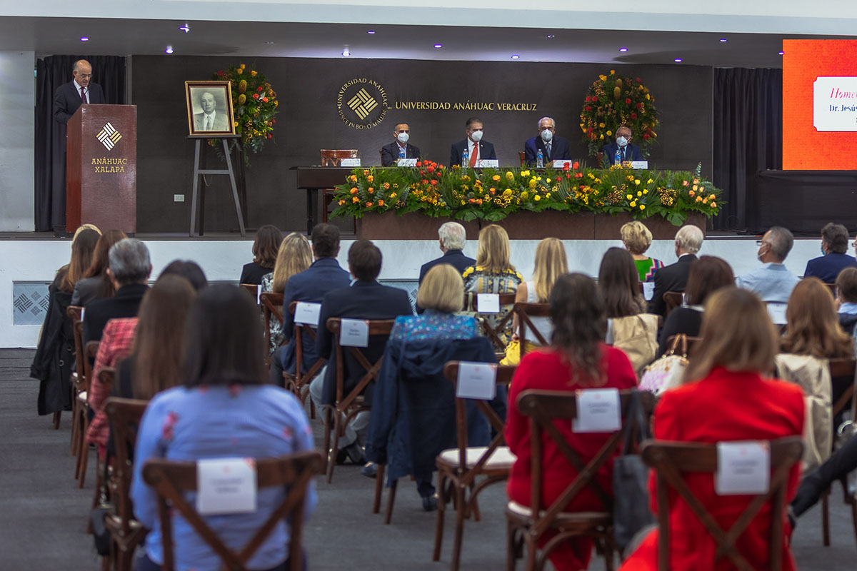 5 / 52 - Memorable Homenaje al Dr. Jesus López Domínguez en el Marco del Día del Médico