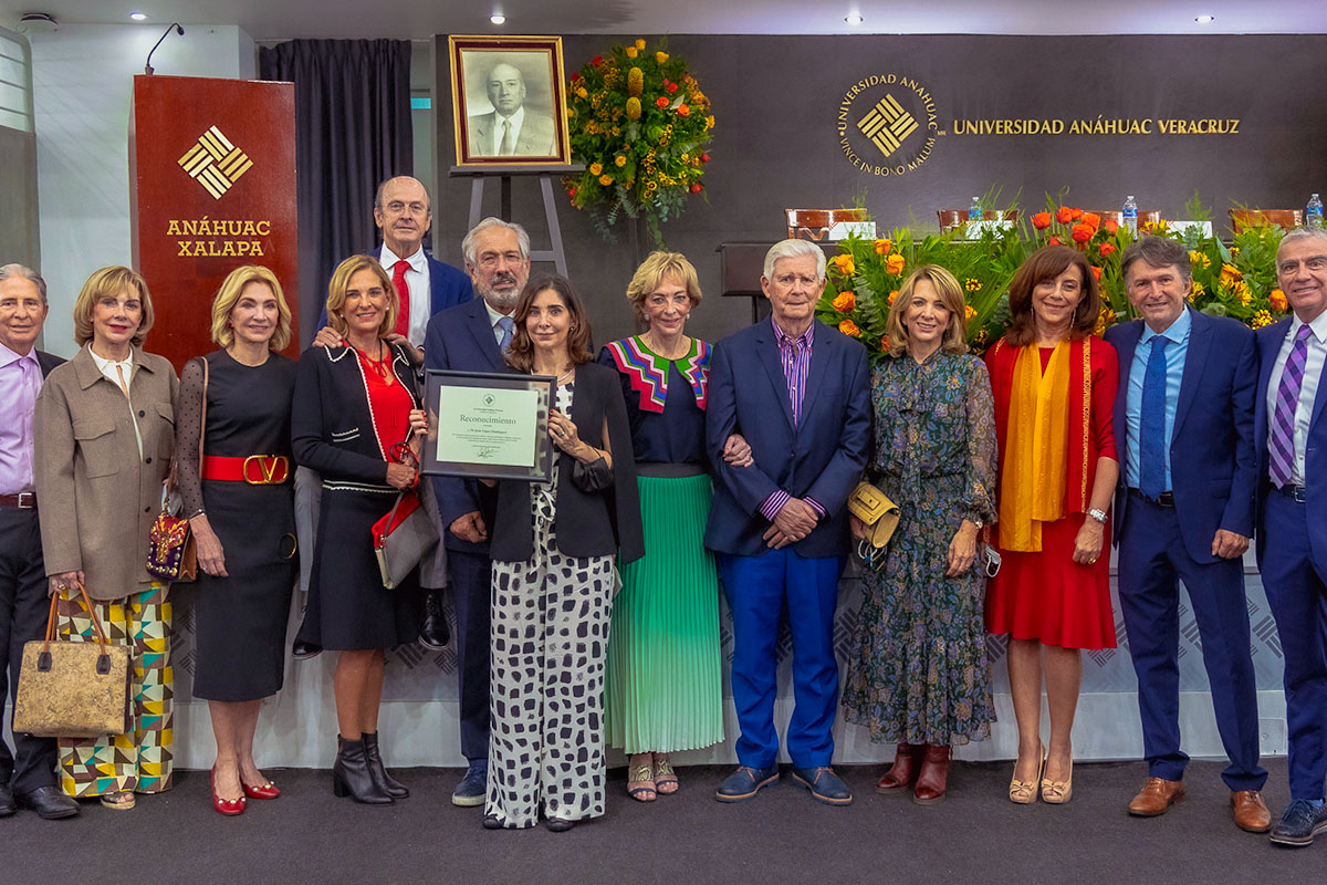 8 / 52 - Memorable Homenaje al Dr. Jesus López Domínguez en el Marco del Día del Médico