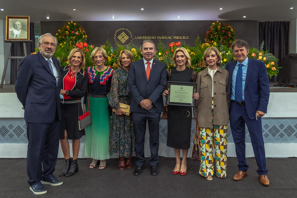 10 / 52 - Memorable Homenaje al Dr. Jesus López Domínguez en el Marco del Día del Médico