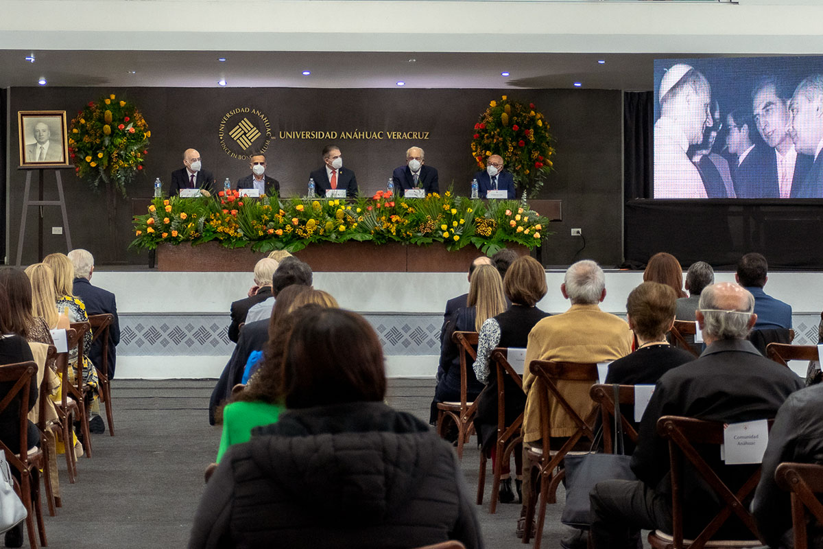 21 / 52 - Memorable Homenaje al Dr. Jesus López Domínguez en el Marco del Día del Médico