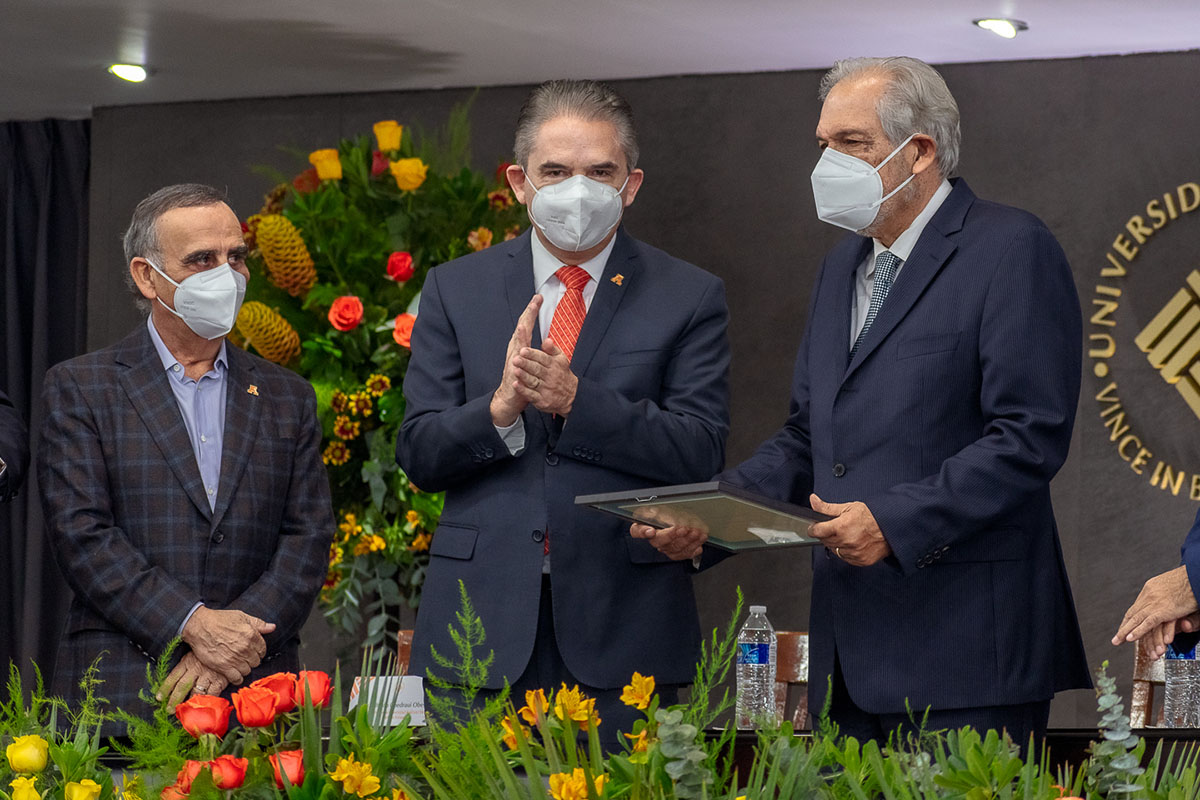 32 / 52 - Memorable Homenaje al Dr. Jesus López Domínguez en el Marco del Día del Médico