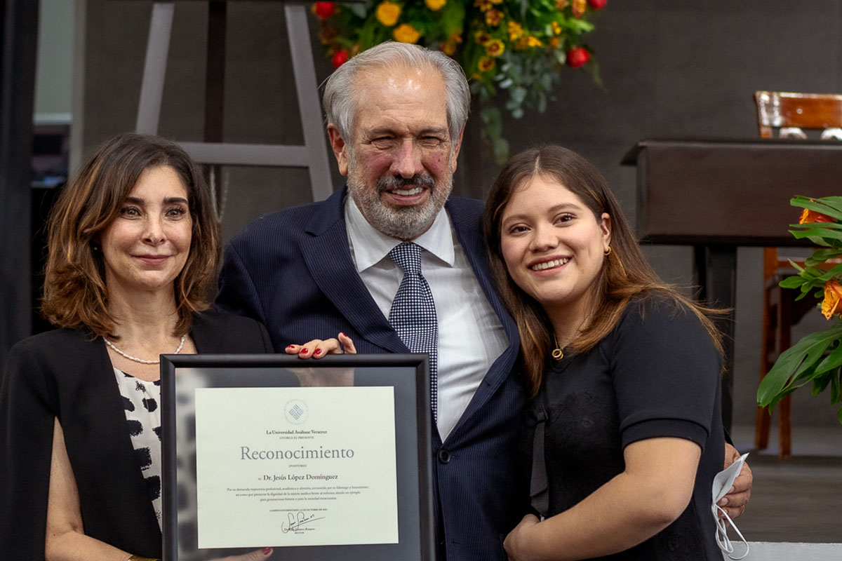 46 / 52 - Memorable Homenaje al Dr. Jesus López Domínguez en el Marco del Día del Médico
