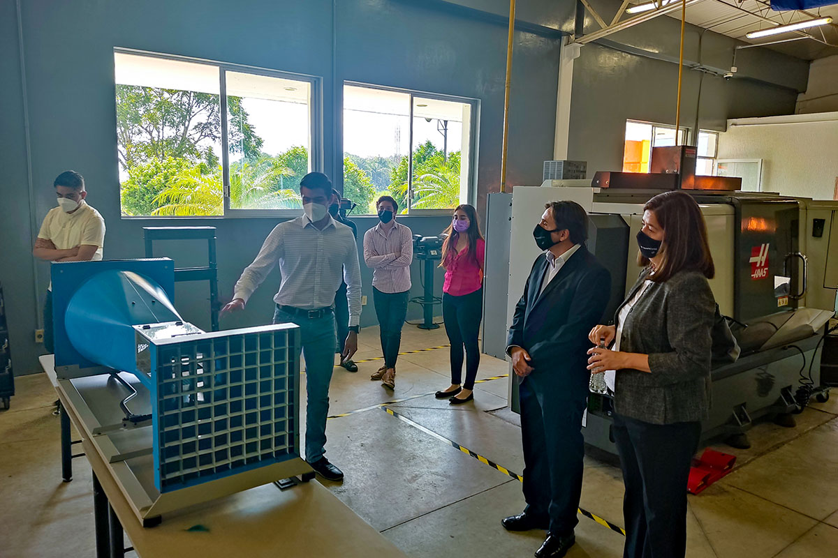 2 / 4 - Visita de Directivos de TenerisTamsa al Laboratorio de Ingeniería del campus Córdoba-Orizaba