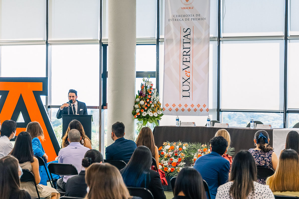 1 / 37 - Entrega de Premios Lux et Veritas 2022