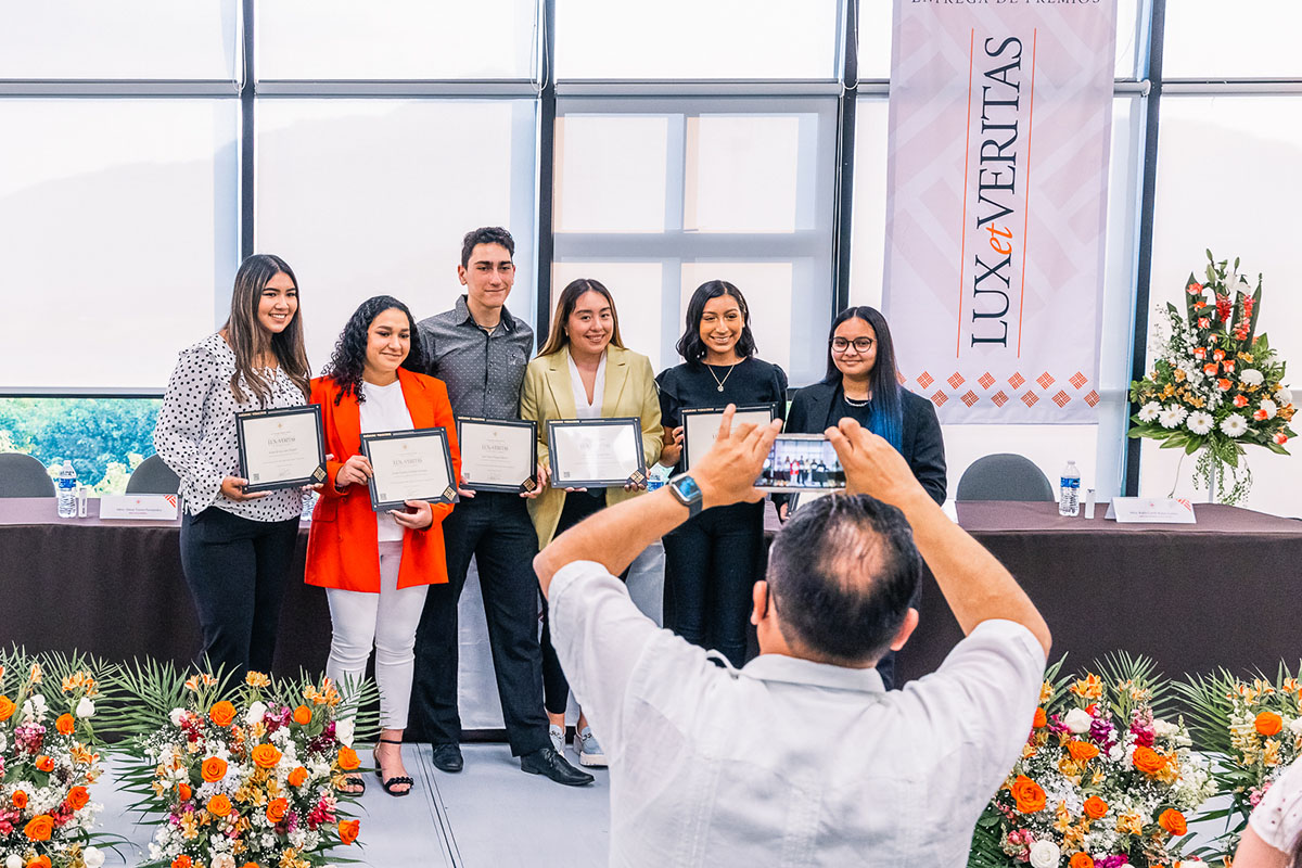 32 / 37 - Entrega de Premios Lux et Veritas 2022