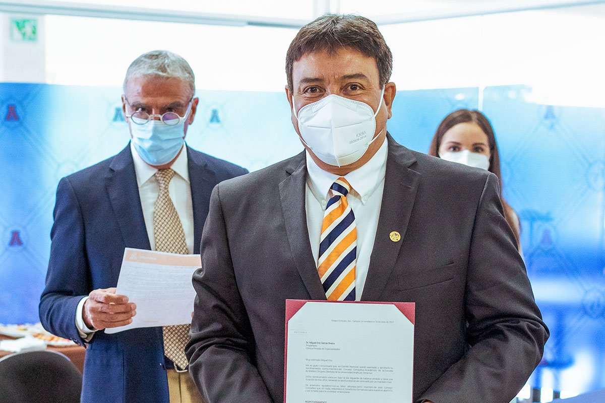9 / 19 - Nuevo Consejo Consultivo Académico Conformado por Líderes de la Salud Dental