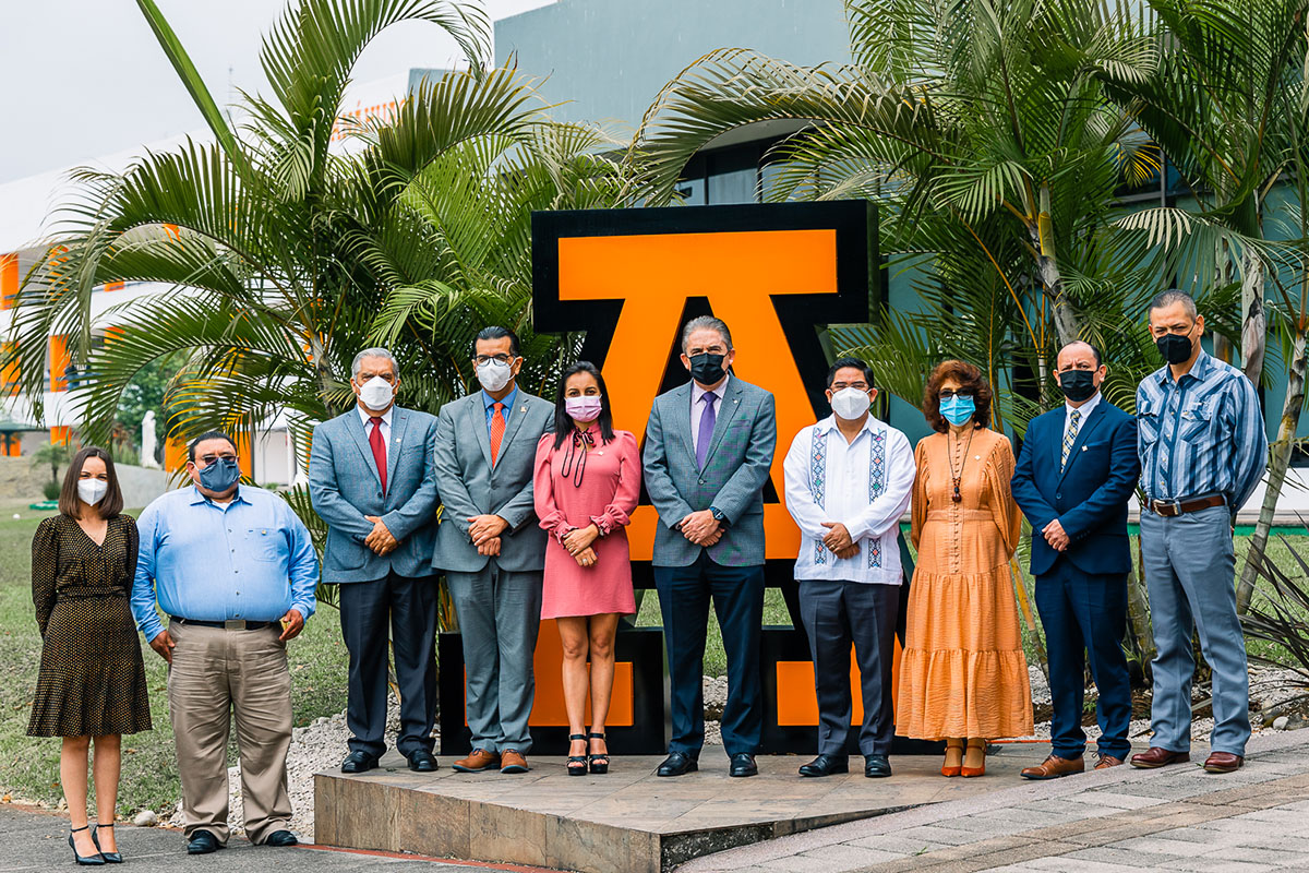 14 / 14 - Bienvenida al Grupo Colegiado de Especialistas en Medicina Veterinaria Zootecnista