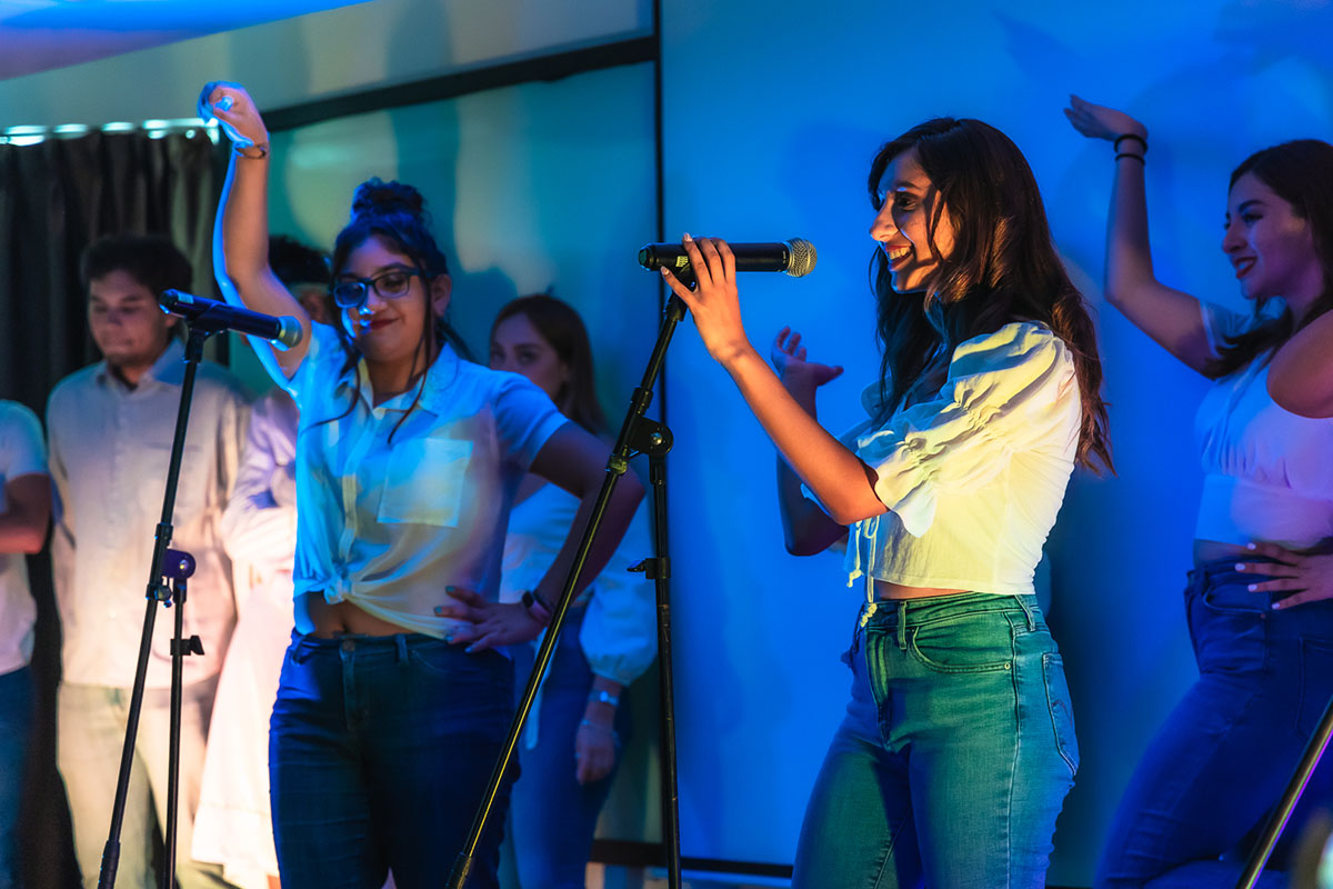 1 / 25 - El Coro Anáhuac Interpreta las Melodías Clásicas que Viven en Nuestros Recuerdos