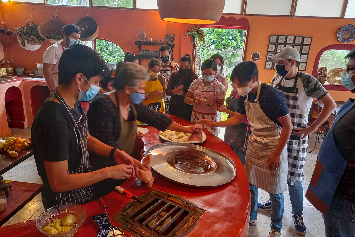 5 / 5 - Alumnos de Turismo Participaron en Acuyo Taller de Cocina Tradicional