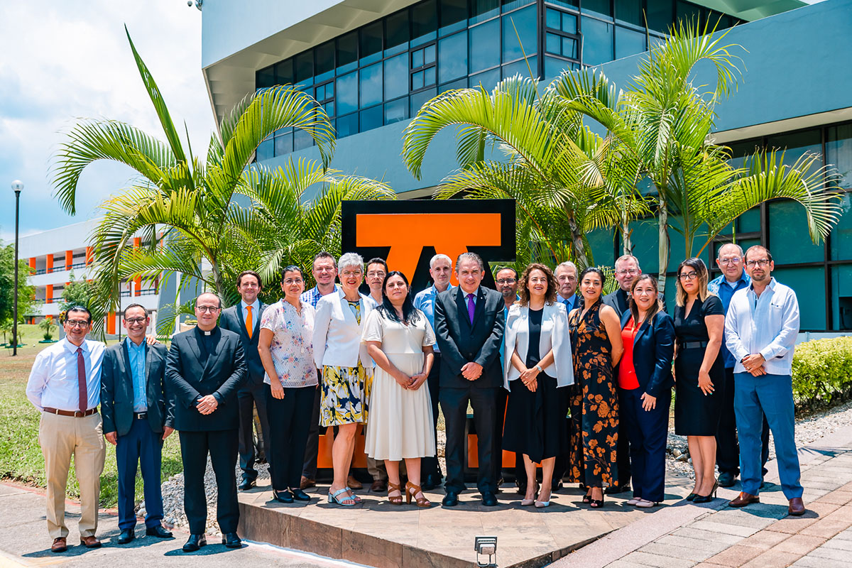 8 / 13 - Encuentro de Directores de Investigación de la Red Internacional de Universidades del Regnum Christi (RIU) 2022