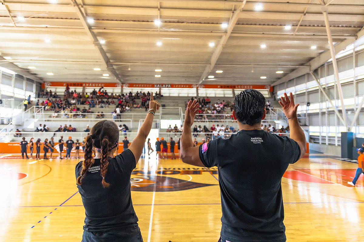 9 / 14 - FESAL: Jóvenes que Encienden el Ambiente Estudiantil