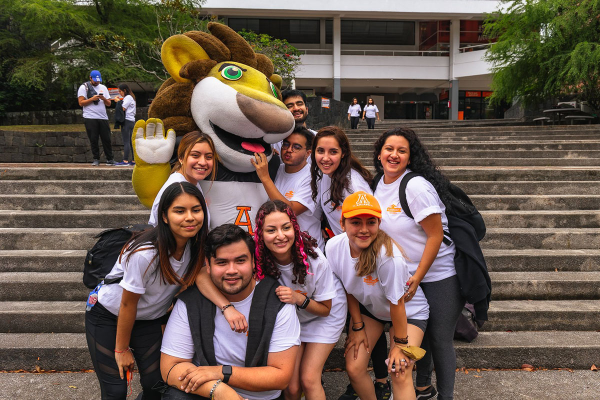 10 / 14 - FESAL: Jóvenes que Encienden el Ambiente Estudiantil