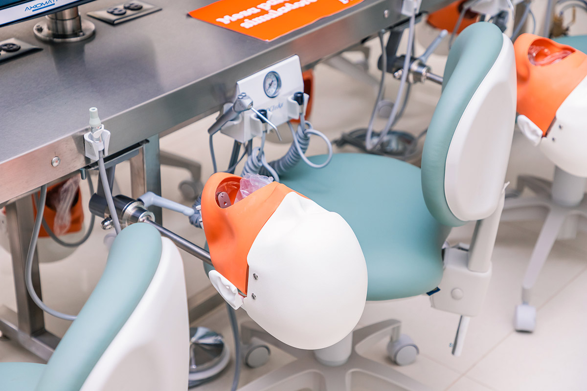 1 / 16 - Inauguración de Nuevas Instalaciones para las Futuras Generaciones de la Licenciatura en Médico Cirujano Dentista