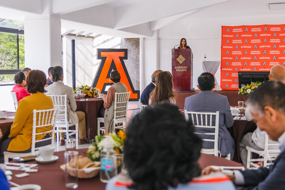 4 / 14 - Distinguidas Figuras del Área de la Salud en la Presentación de Dos Nuevos Posgrados