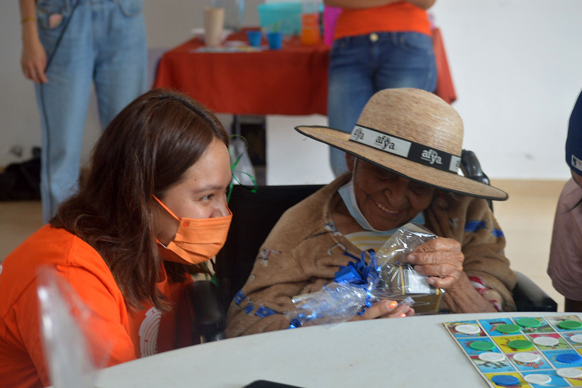 8 / 27 - Festejando el Día del Abuelo en Compañía de ASUA