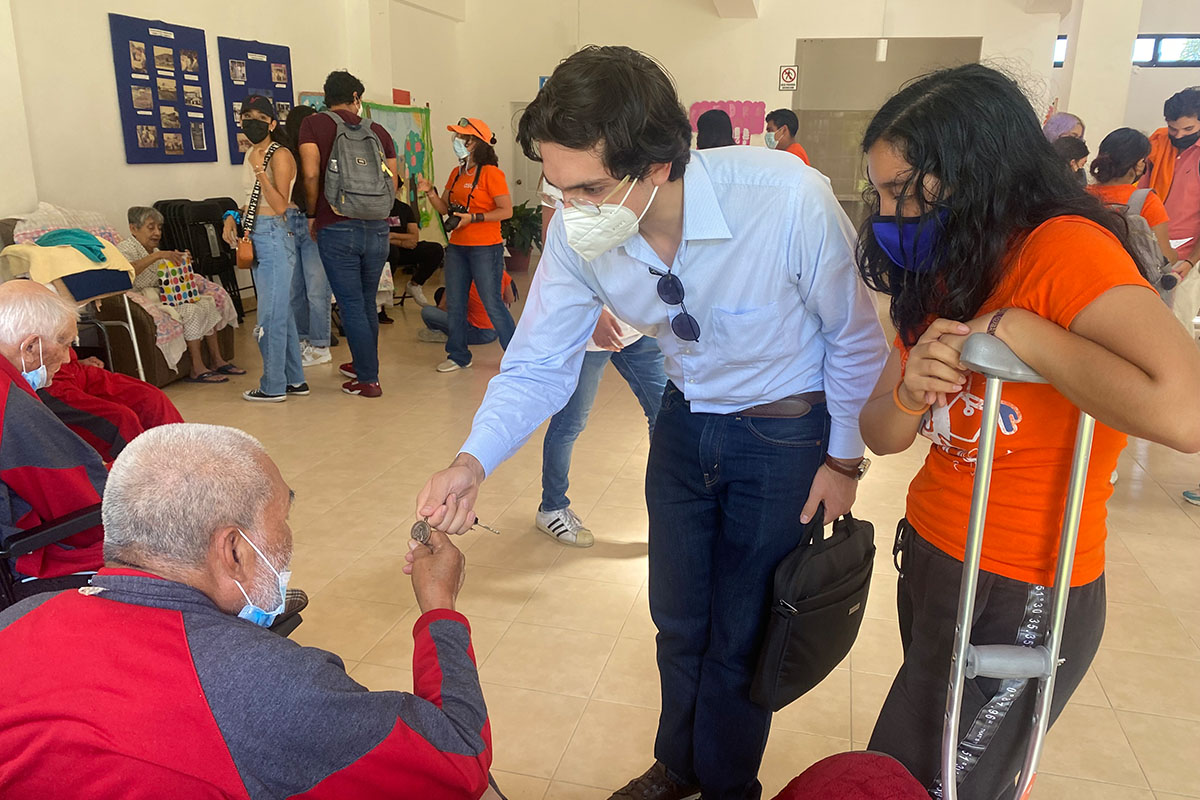 11 / 27 - Festejando el Día del Abuelo en Compañía de ASUA