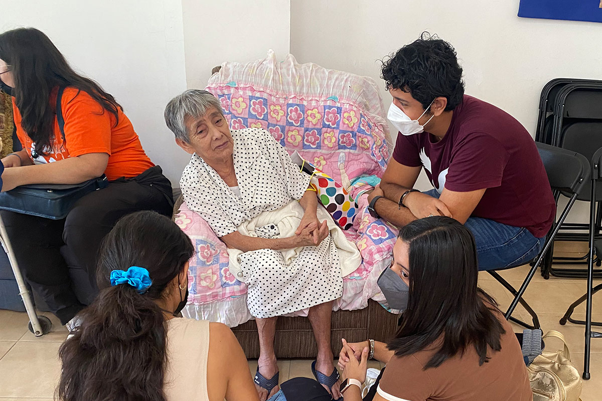 16 / 27 - Festejando el Día del Abuelo en Compañía de ASUA