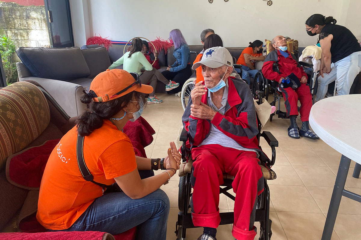 19 / 27 - Festejando el Día del Abuelo en Compañía de ASUA