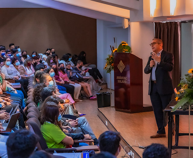 Develaci&oacute;n de Placa Santander y Conferencia Magistral